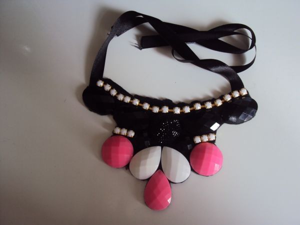 Maxi Colar - Branco,Rosa e Preto (cod5)